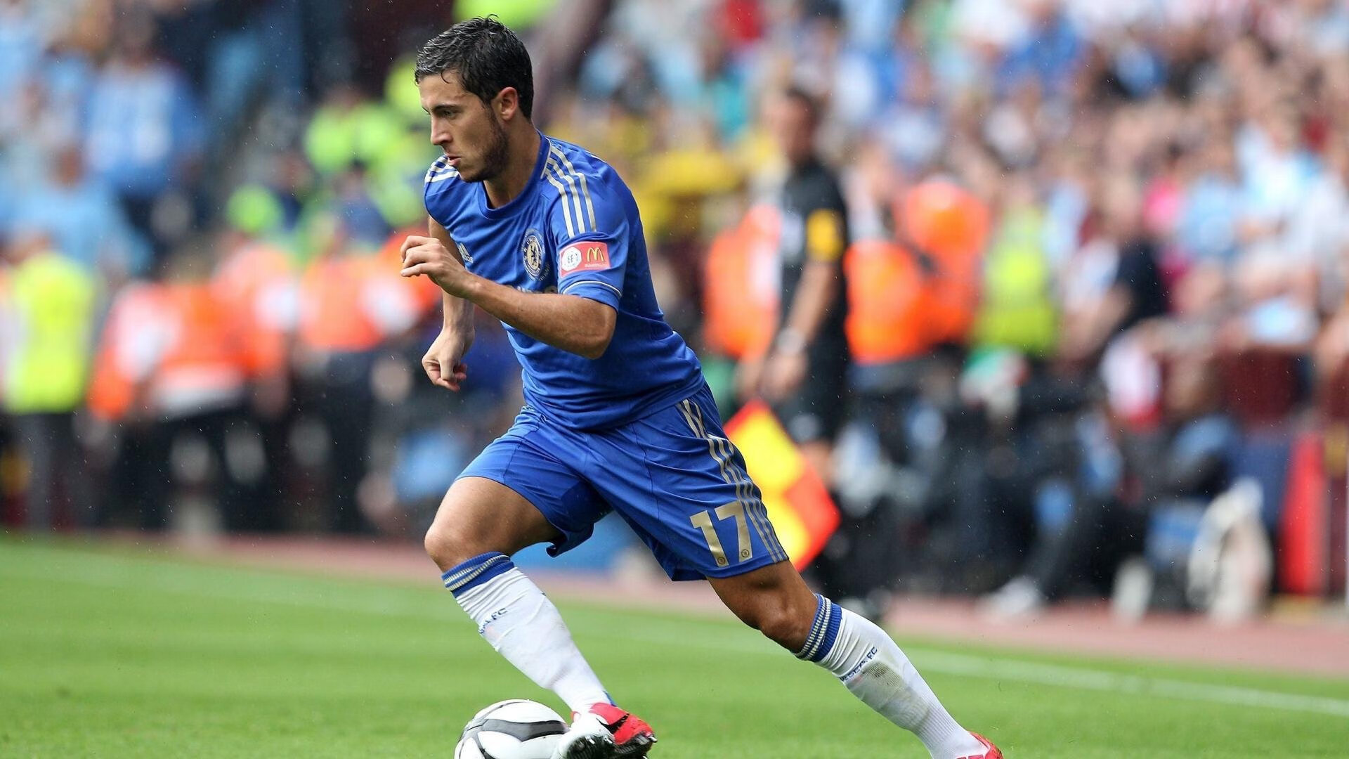 _城市高空跑步:在摩天楼之间飞驰_,高空城市俯瞰图